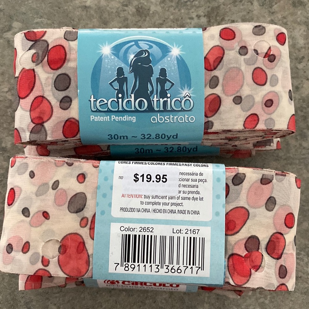 Circulo Tecido Tricô Abstracto Ruffle Yarn 2652 Red and Gray Dot Print